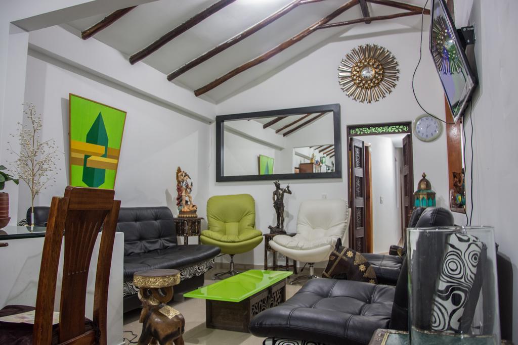 Hostal Tip Top Hostel *