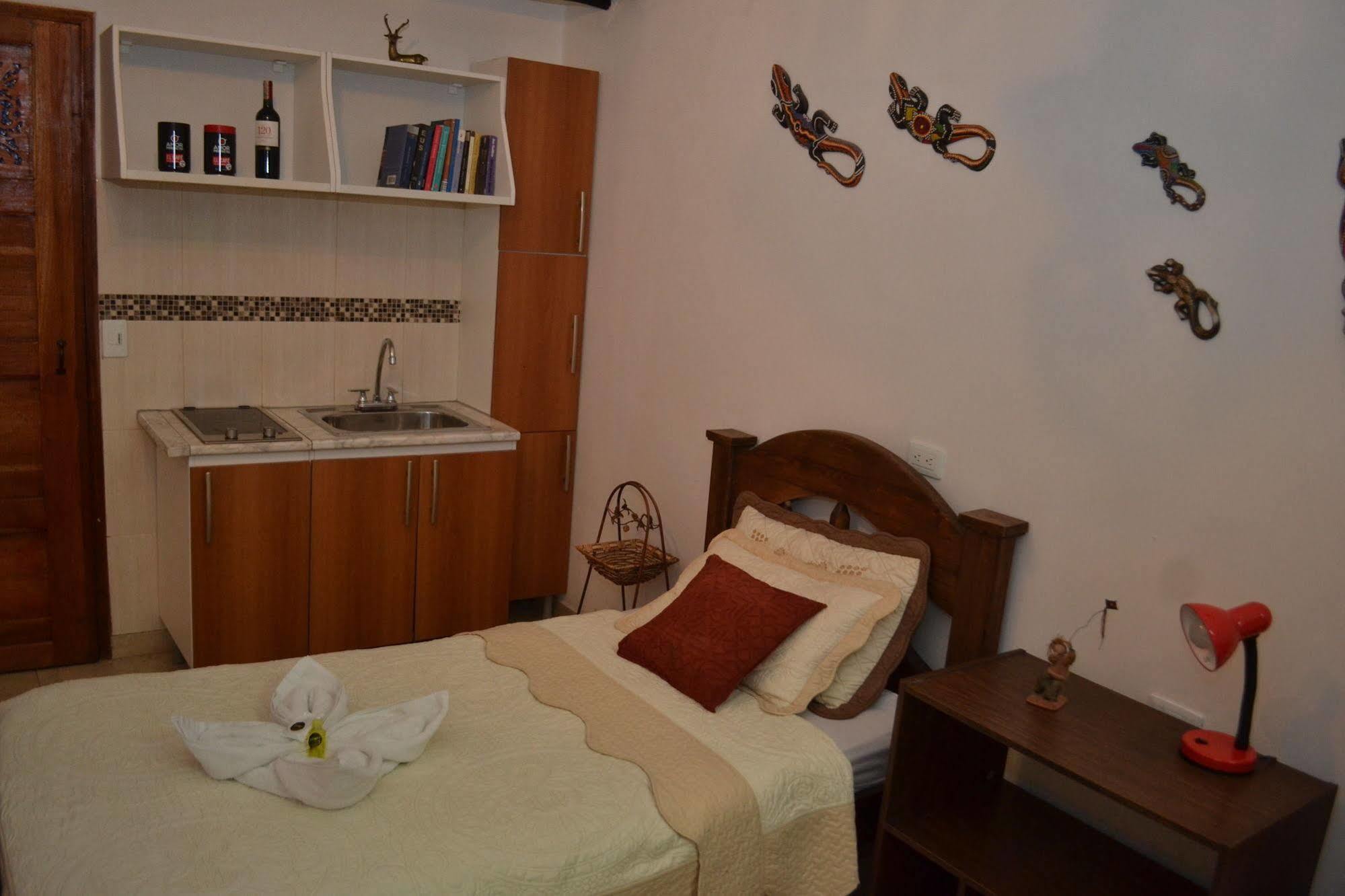 Tip Top Hostel Albergue